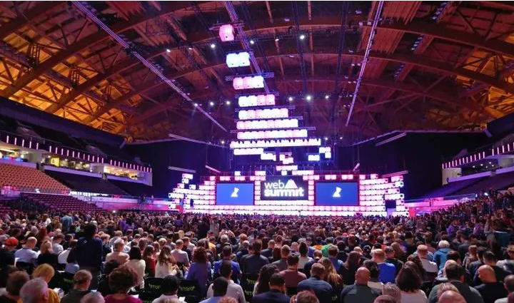 译虹国际翻译译员团队在 Web Summit 现场合影